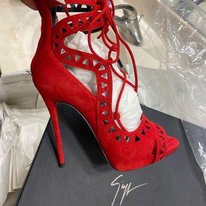 Giuseppe Colin Lazer cut sandals